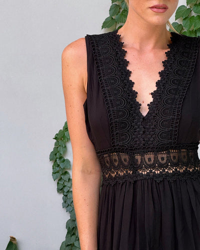Aurélie – Elegant Lace Dress with V-Neckline