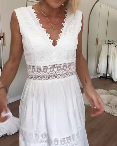 Aurélie – Elegant Lace Dress with V-Neckline