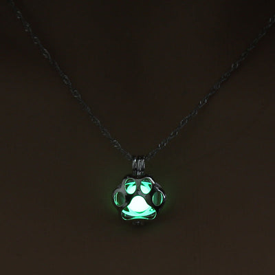 Glowing Paw Necklace – Animal Pendant with Night Light Effect
