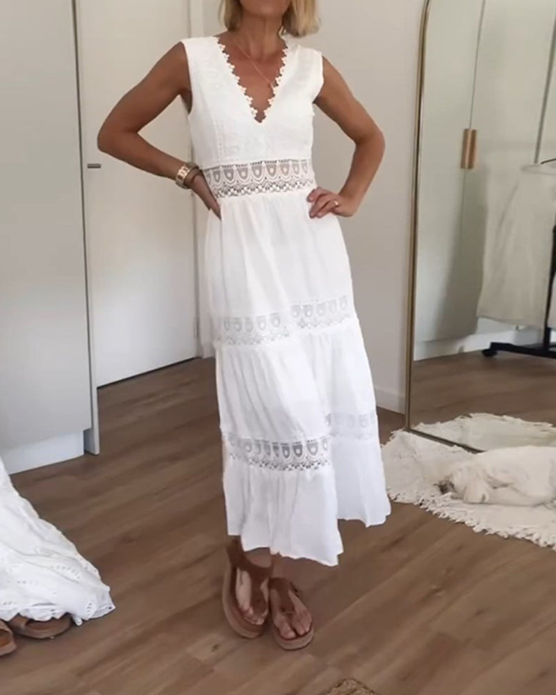 Aurélie – Elegant Lace Dress with V-Neckline