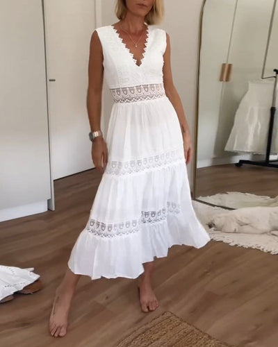 Aurélie – Elegant Lace Dress with V-Neckline