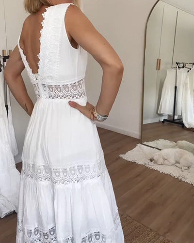 Aurélie – Elegant Lace Dress with V-Neckline