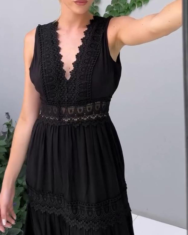 Aurélie – Elegant Lace Dress with V-Neckline