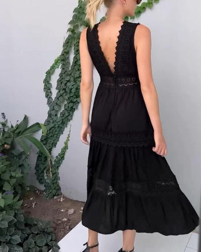Aurélie – Elegant Lace Dress with V-Neckline