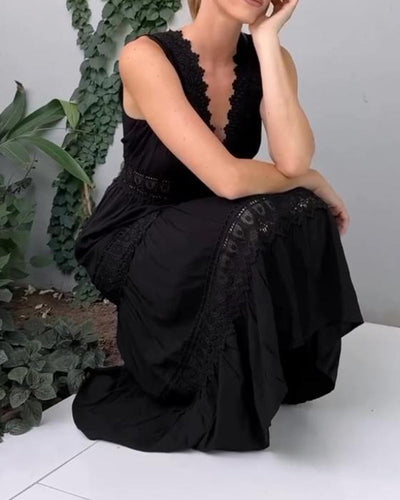 Aurélie – Elegant Lace Dress with V-Neckline