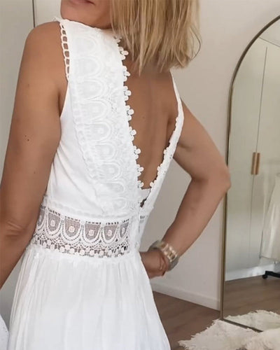 Aurélie – Elegant Lace Dress with V-Neckline